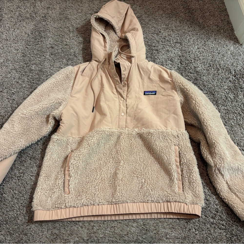 Patagonia women’s Tan Fleece Jacket